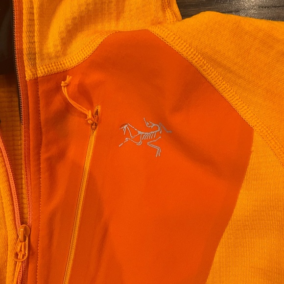 Arc’teryx Orange Kyanite Hoodie Size MEDIUM - Picture 2 of 3